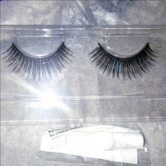 Nwt Tresluce Beauty "I am siempre Divina" Set w Lashes - Picture 3 of 3